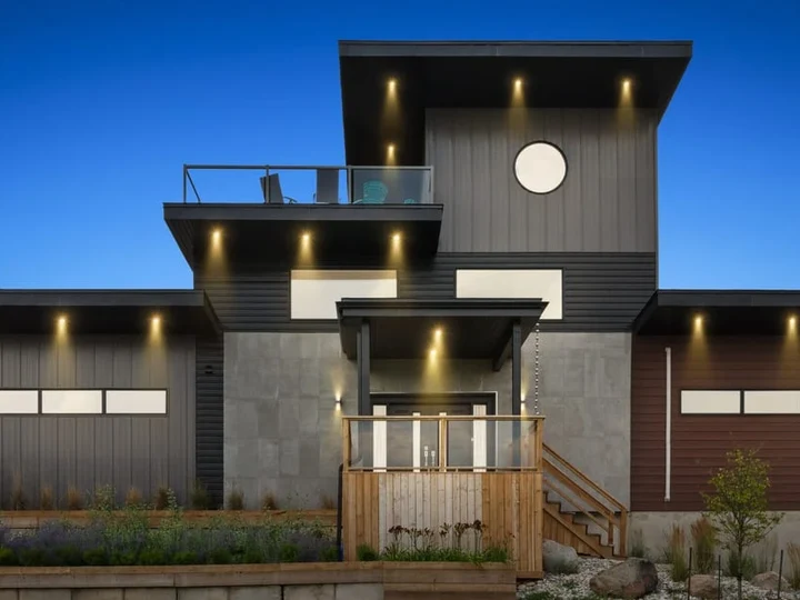 House + Hot Tub in Meaford, Ontario